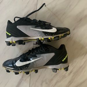 Youth Boys Nike Baseball Cleats size 4.5